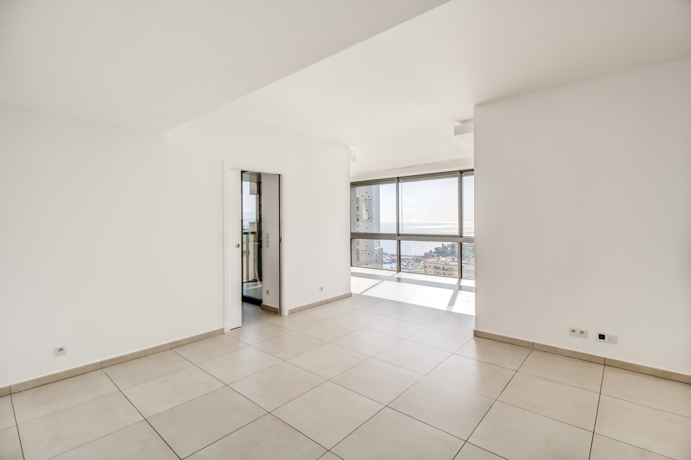 Monte-Carlo View: 2 Chambres avec Vue Panoramique, Cave, Parking & Concierge 24/7