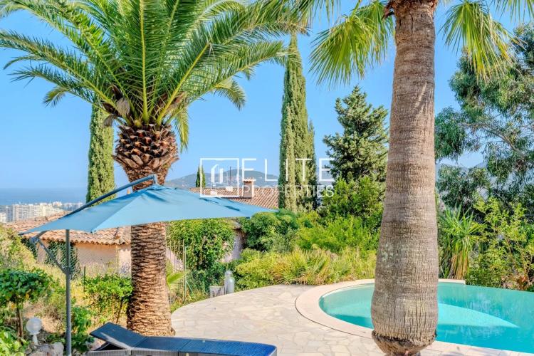 Maison de charme avec vue mer panoramique. piscine et dépendance