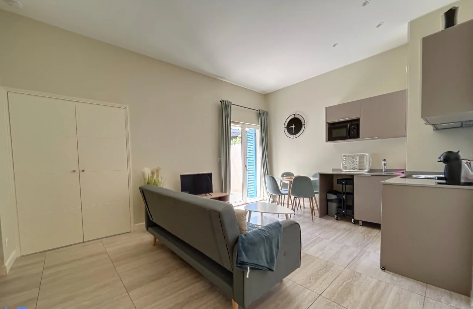 CANNES BASSE CALIFORNIE - 2P REZ DE JARDIN - 2 TERRASSES