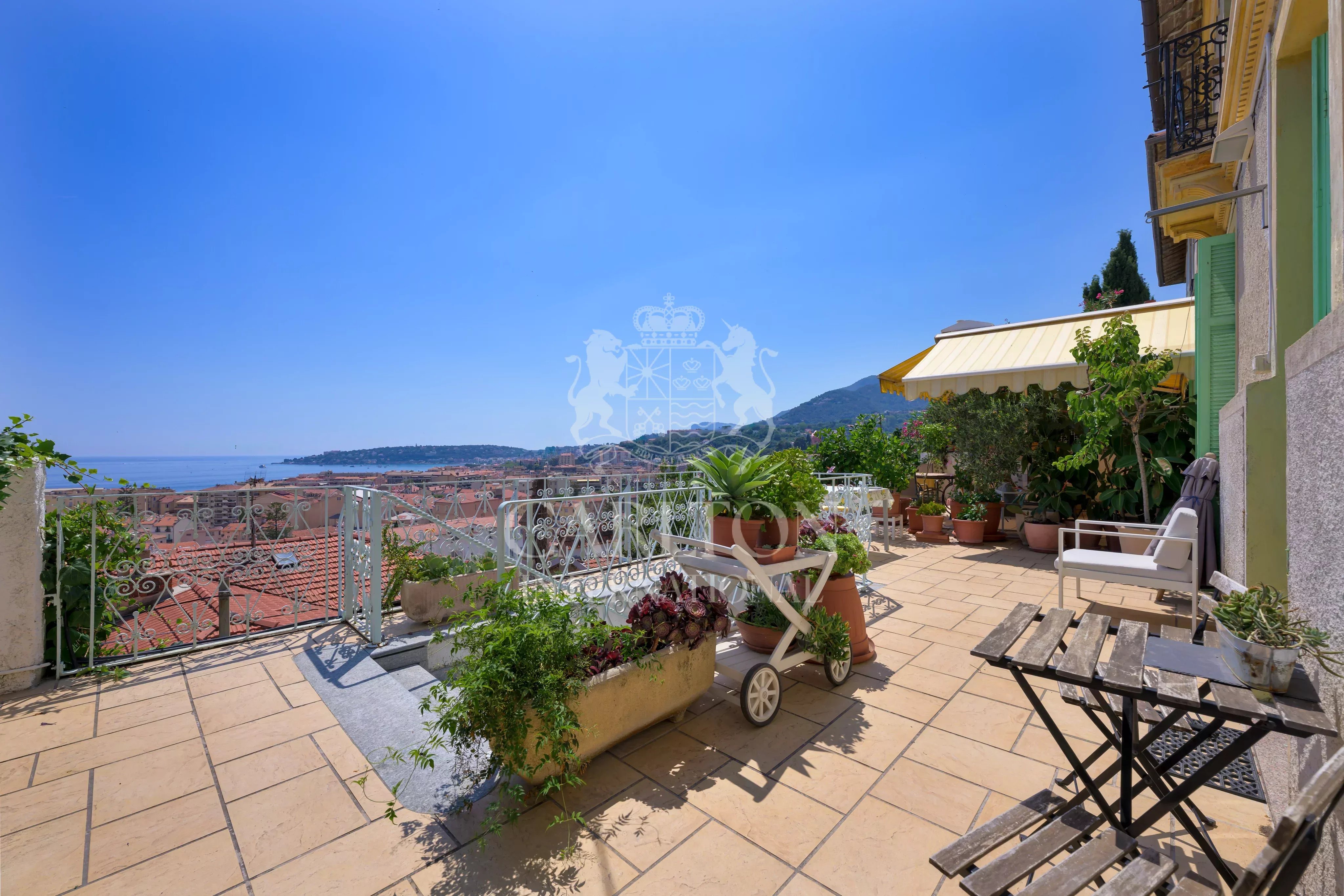Villa  avec vue mer et accès facile au centre-ville - Opportunité d'investissement