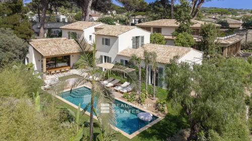 Sublime villa neuve à pieds du centre de Saint-Tropez et de la plage