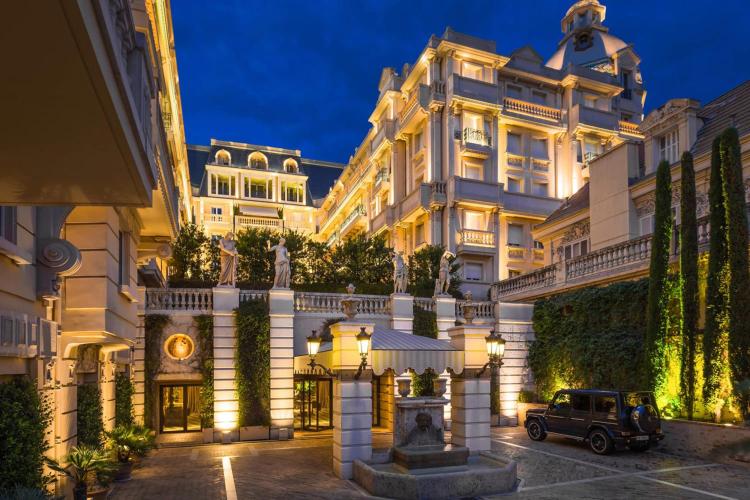 Résidence du Métropole – Élégant appartement de prestige de 3 chambres au cœur du Carré d’Or