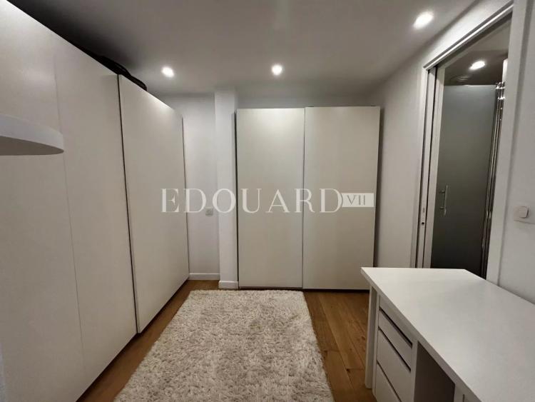 En exclusivité superbe trois pièces avec deux grandes terrasses et parking, limitrophe de la Principauté de Monaco