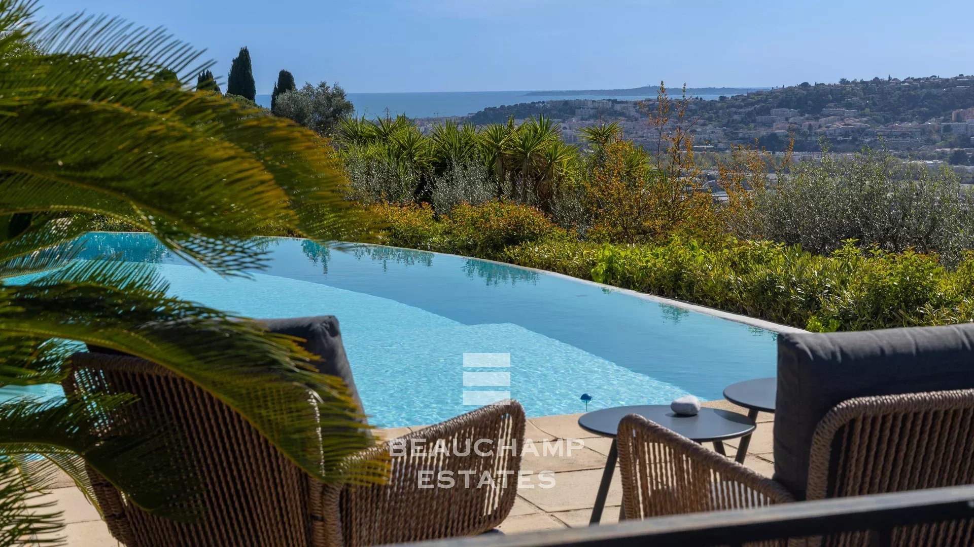 Co-Exclusivité - Villa néo-provençale 5 chambres avec piscine  - Nice Fabron