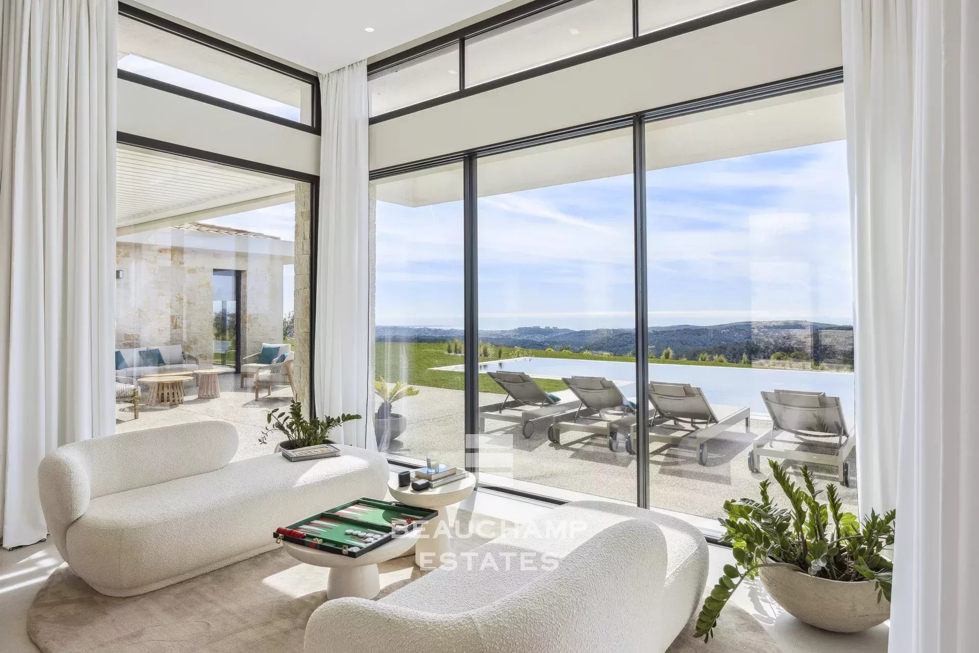 Villa contemporaine neuve 6 chambres avec vue mer à Roquefort-les-Pins