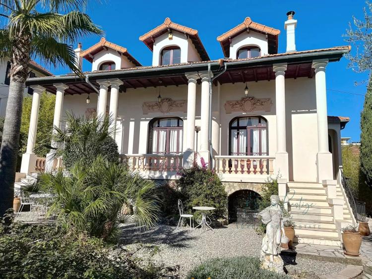 Villa élégante avec jardin et piscine, Petit Juas