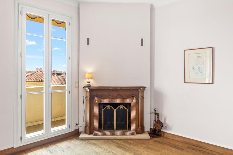 Villa Nel : 3 Pièces à Rénover avec Vue Mer et Cave