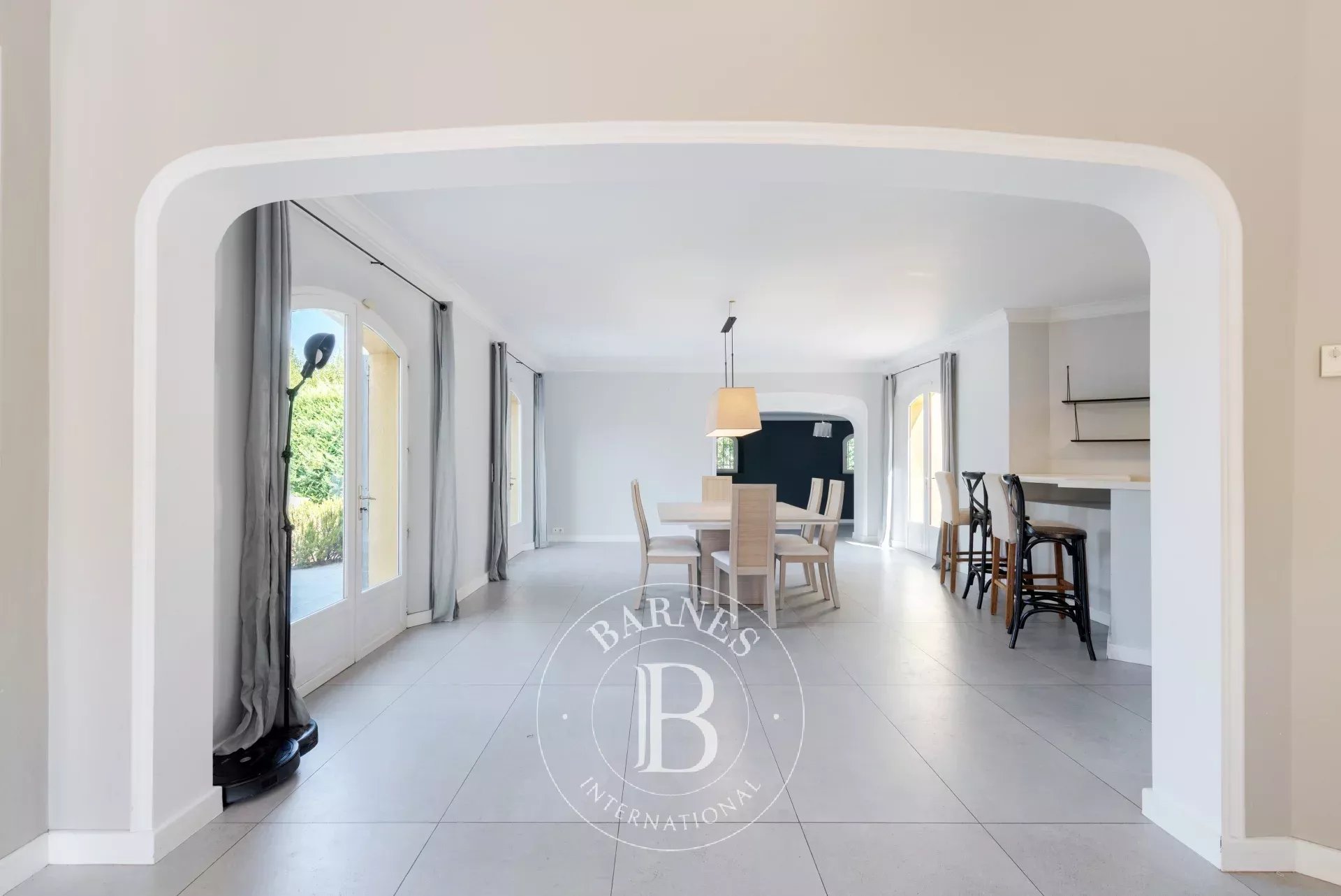3 mn de Valbonne Village - Villa familiale au calme avec vue dégagée collines