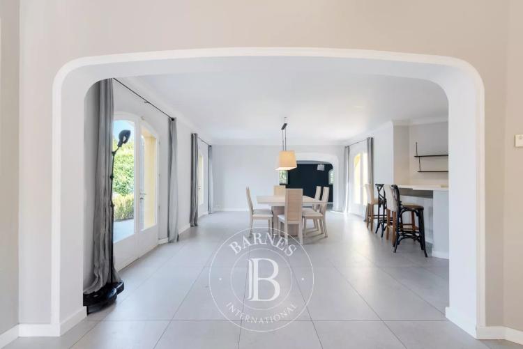 3 mn de Valbonne Village - Villa familiale au calme avec vue dégagée collines