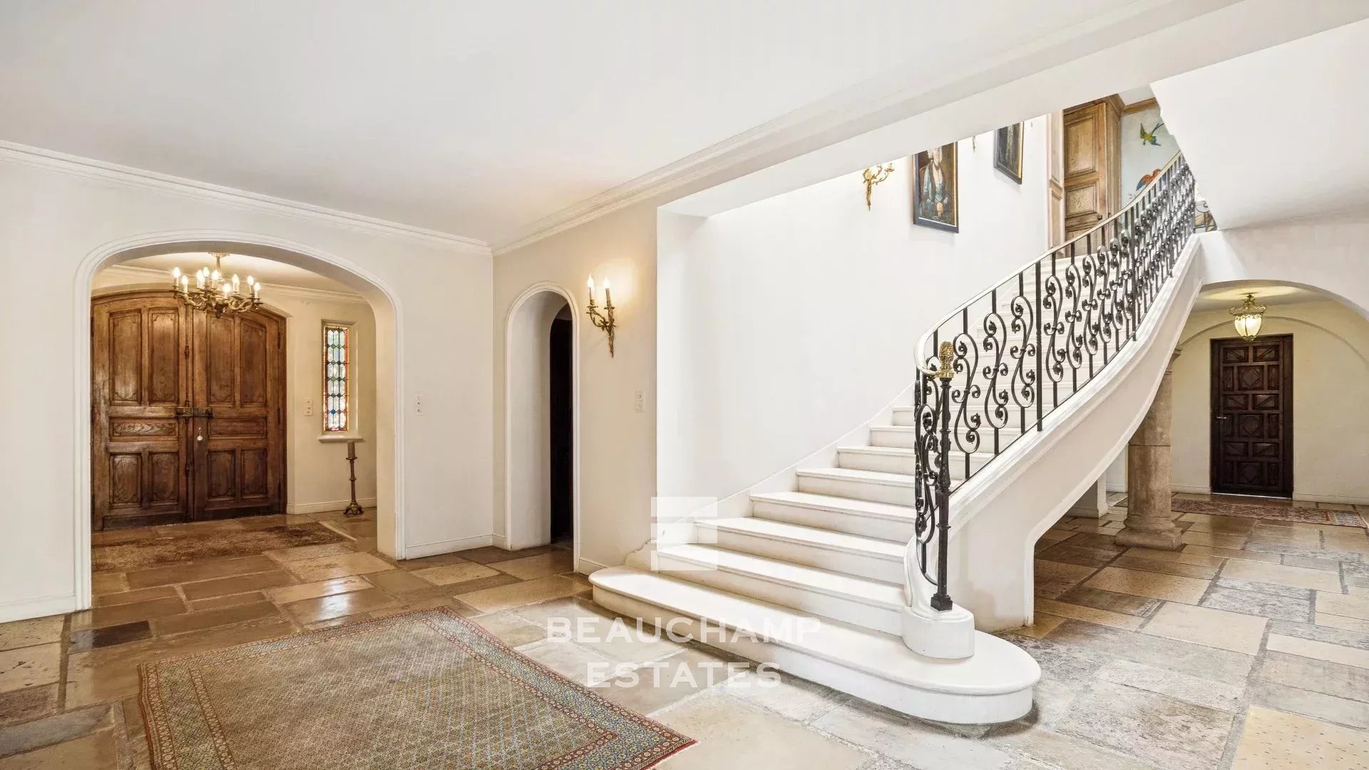 Vente aux enchères : Bastide en pierre 9 chambres  - Auribeau-sur-Siagne