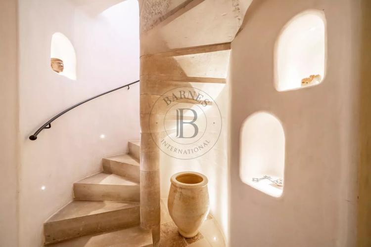 MOUGINS – PROPRIÉTÉ DE CHARME – ADRESSE RECHERCHÉE