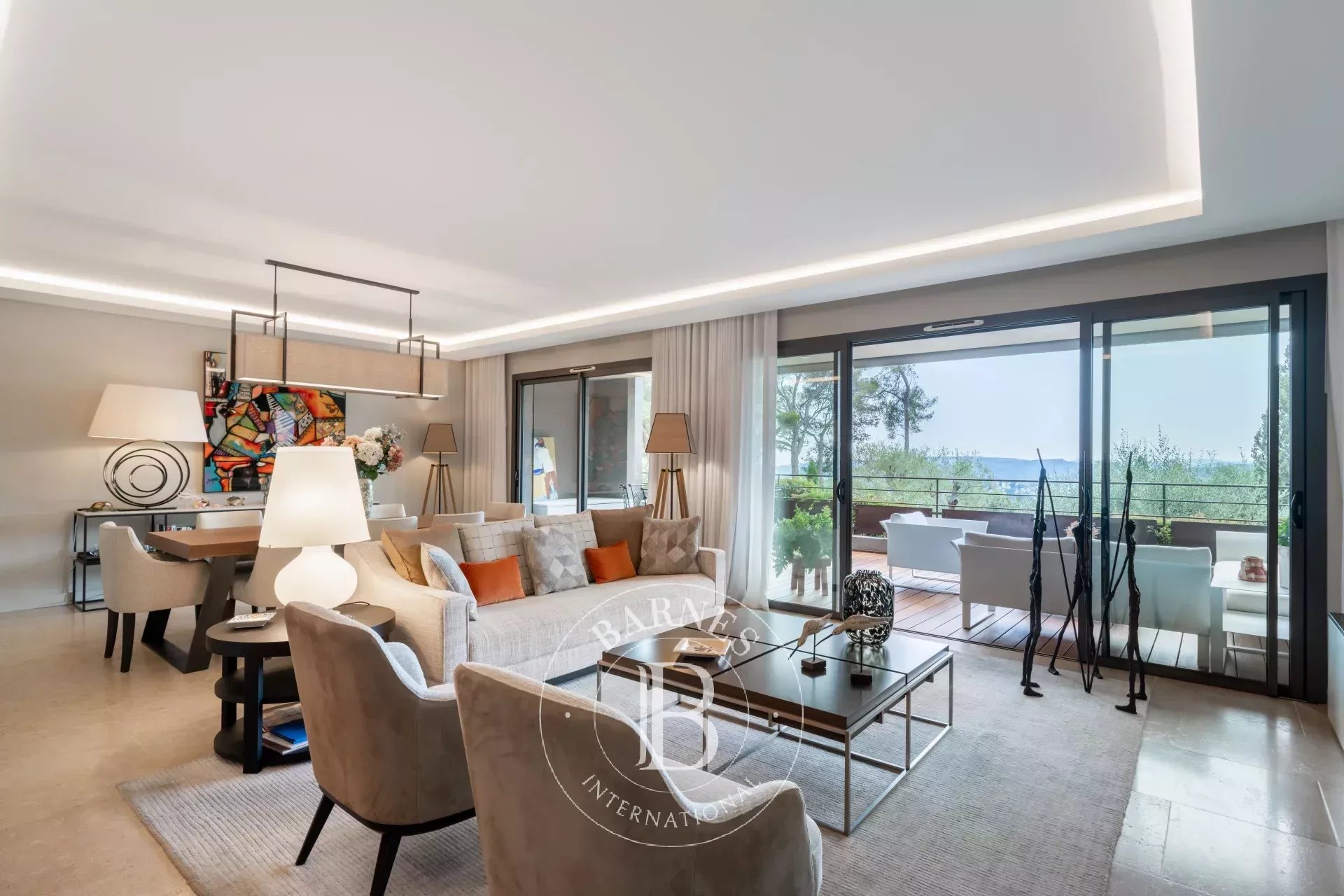 Saint-Paul de Vence – Appartement d’exception avec vaste terrasse et vue mer