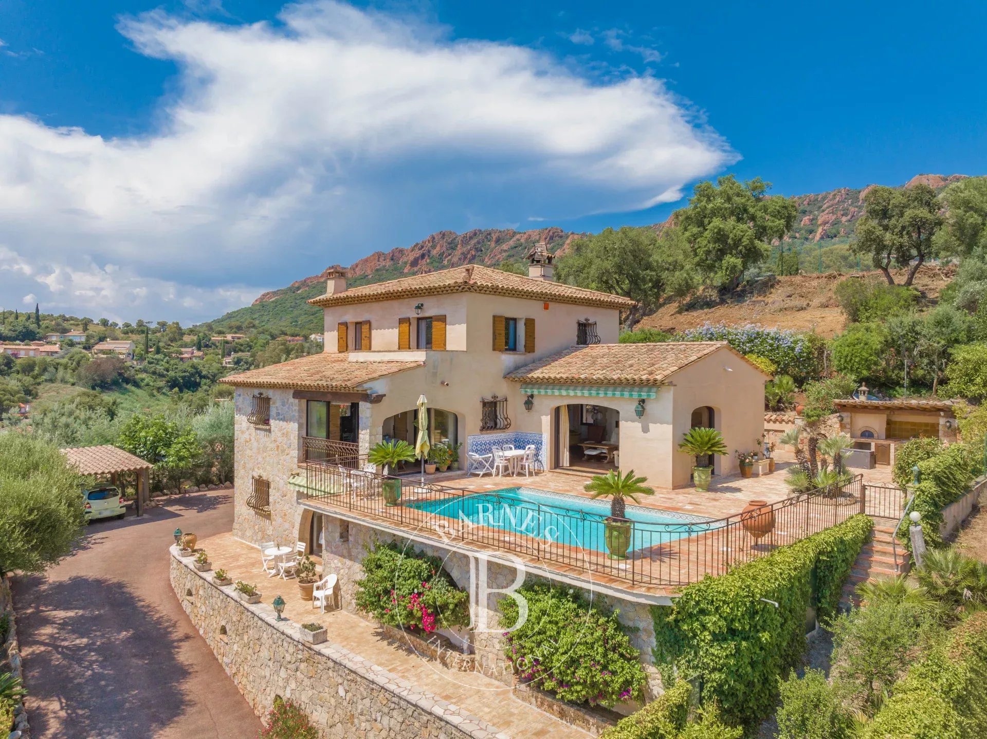 SAINT-RAPHAËL - VILLA FAMILIALE AVEC VUE MER PANORAMIQUE