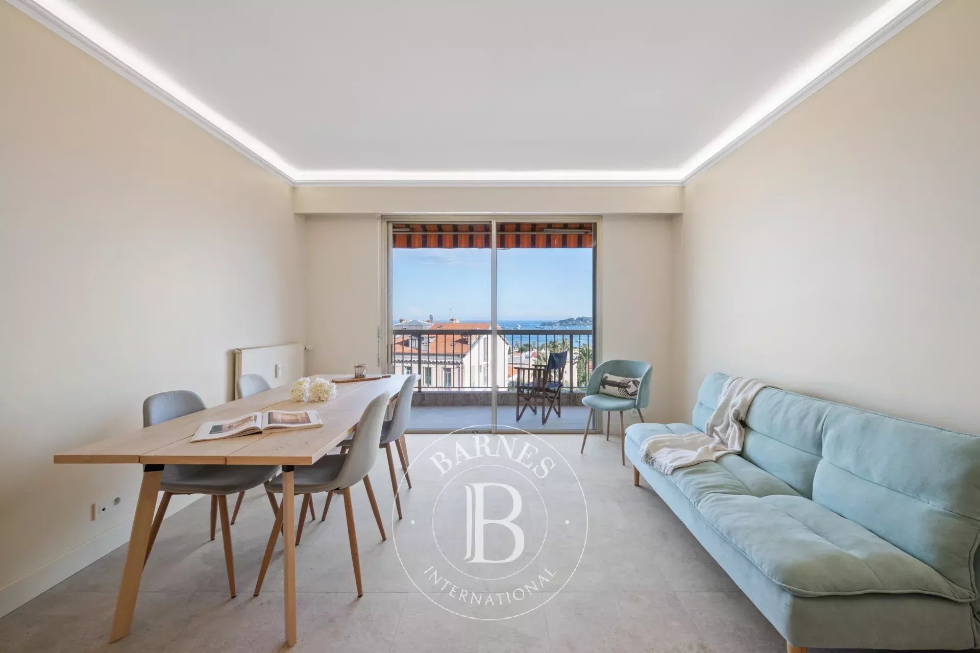 BEAULIEU-SUR-MER – APPARTEMENT D’EXCEPTION AU DERNIER ÉTAGE - VUE MER ET MONTAGNE