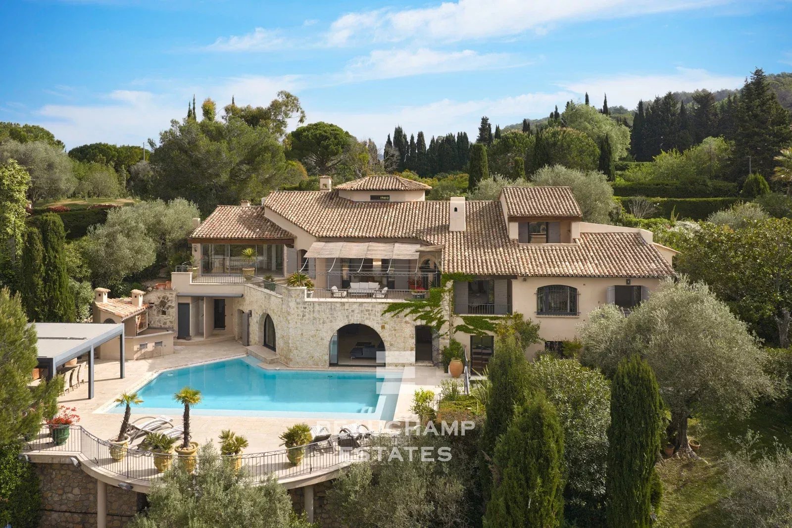 Villa néo-provençale 6 chambres avec vue mer et piscine Mougins Notre-Dame-de-Vie