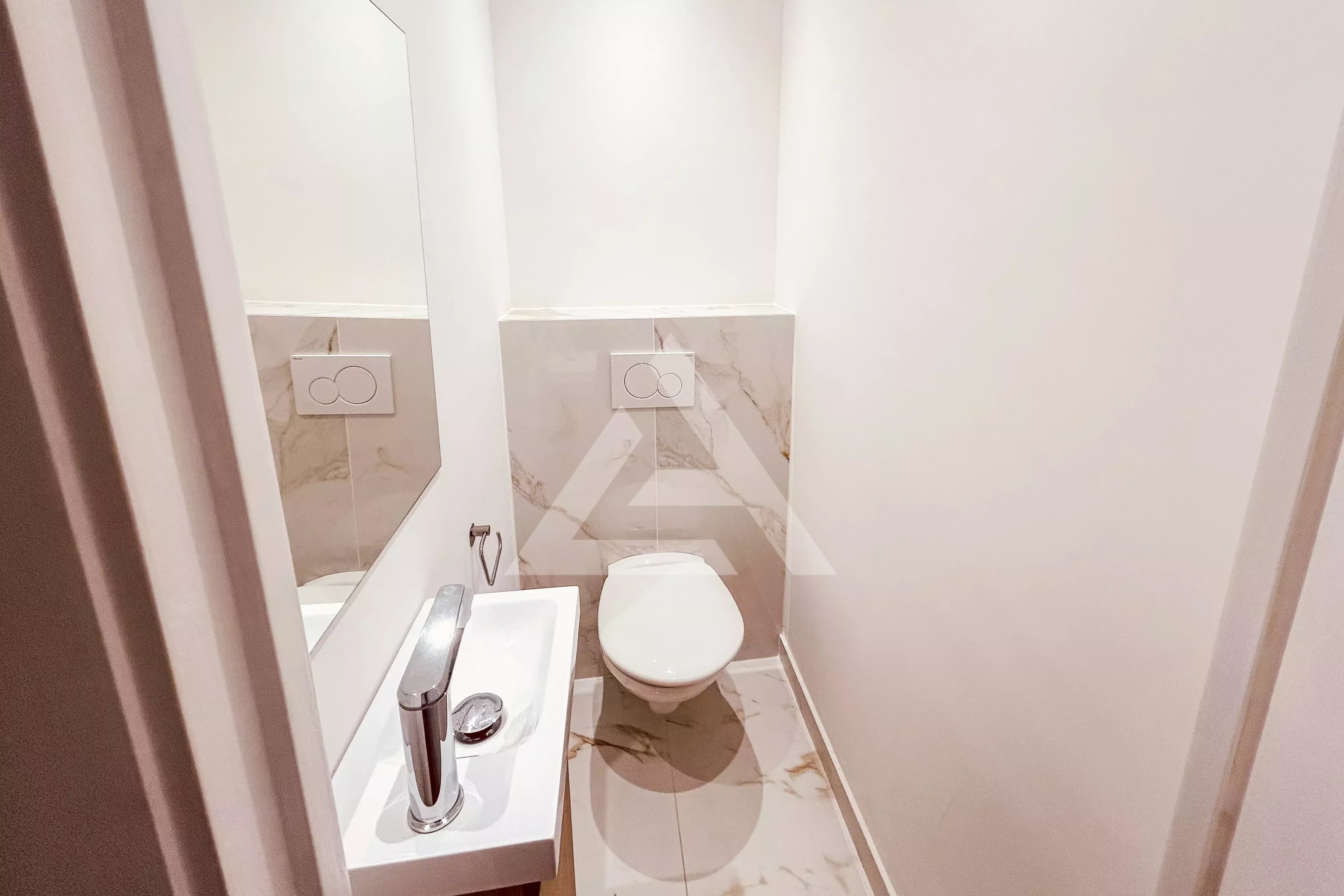 ROQUEBRUNE CAP MARTIN - 3P MEUBLE - PARKING ET CAVE