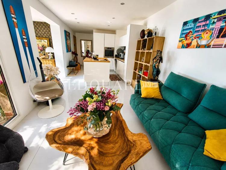 Roquebrune Cap Martin, trois pièces avec spectaculaire terrasse, petite piscine privée et superbe vue mer