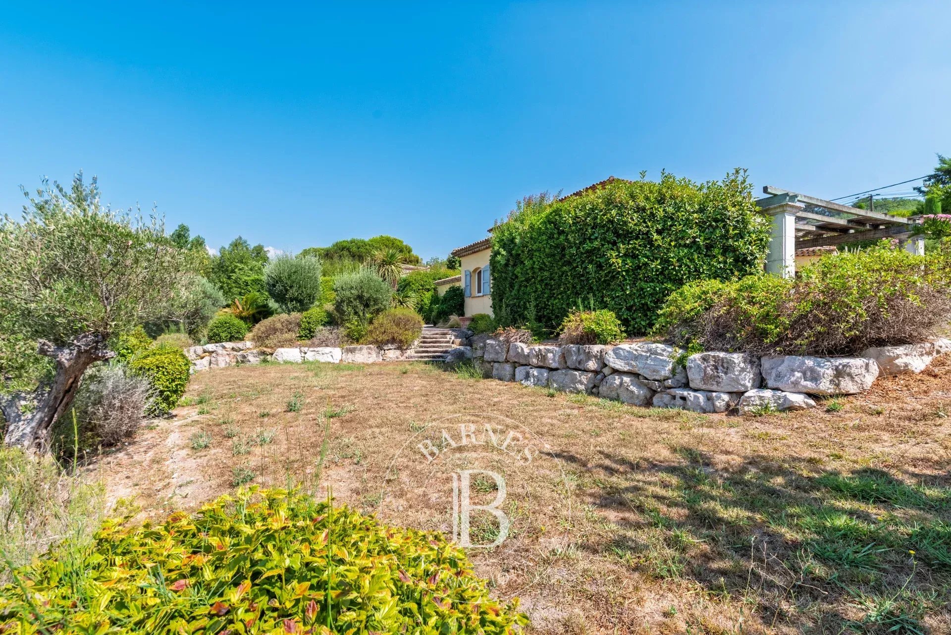 3 mn de Valbonne Village - Villa familiale au calme avec vue dégagée collines