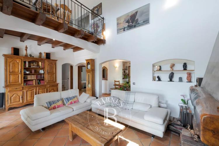Vence – Villa au cœur d’un domaine fermé - 5 chambres - vue  village et collines