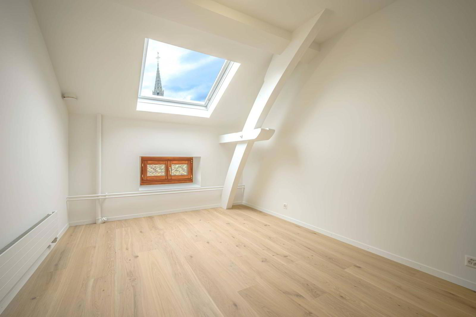 APPARTEMENT ENTIÈREMENT RÉNOVÉ À DEUX PAS DU LAC AVEC CAVE DE 63 M²