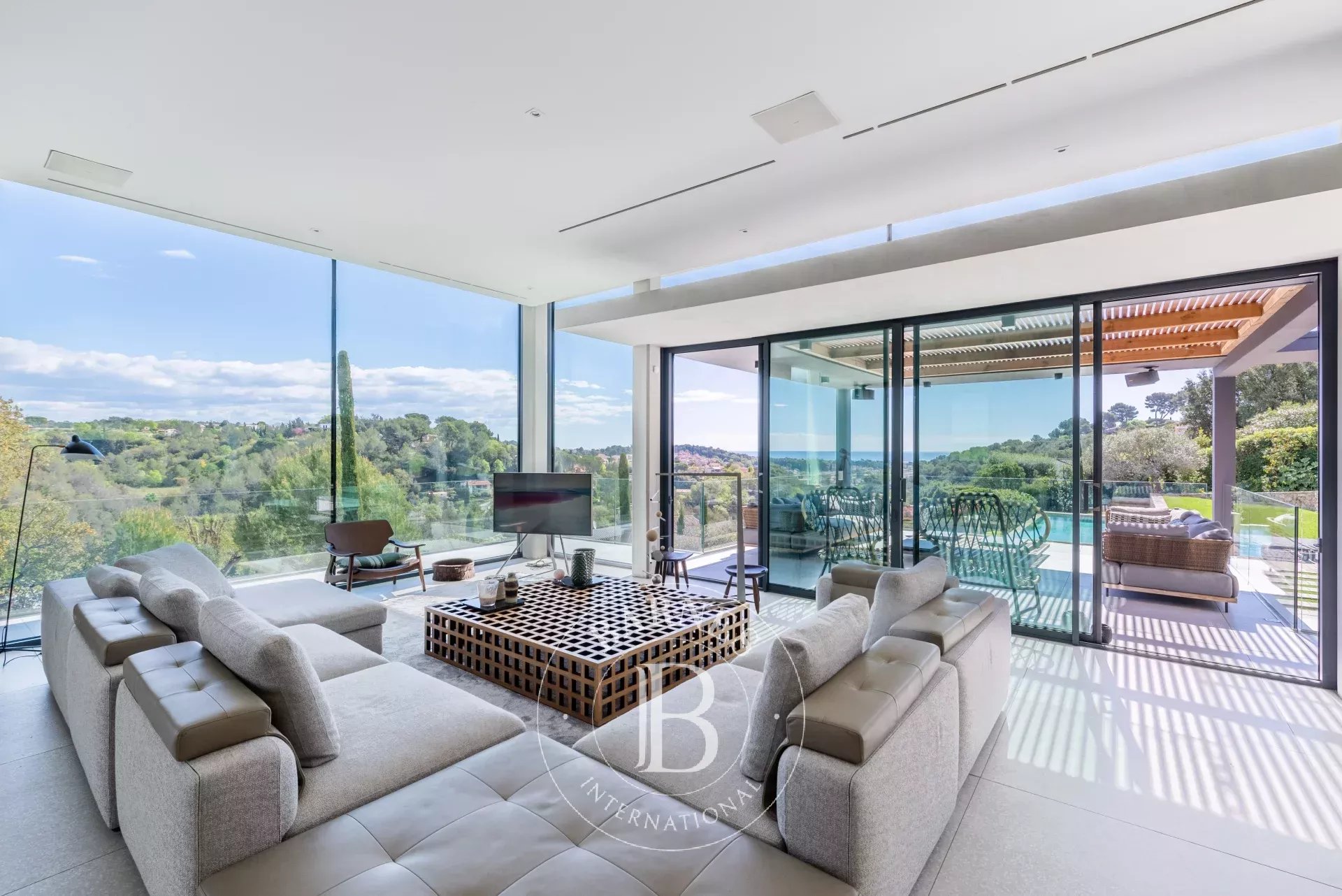 Entre Cannes et Nice - Domaine fermé - Contemporaine d’exception - Vue mer