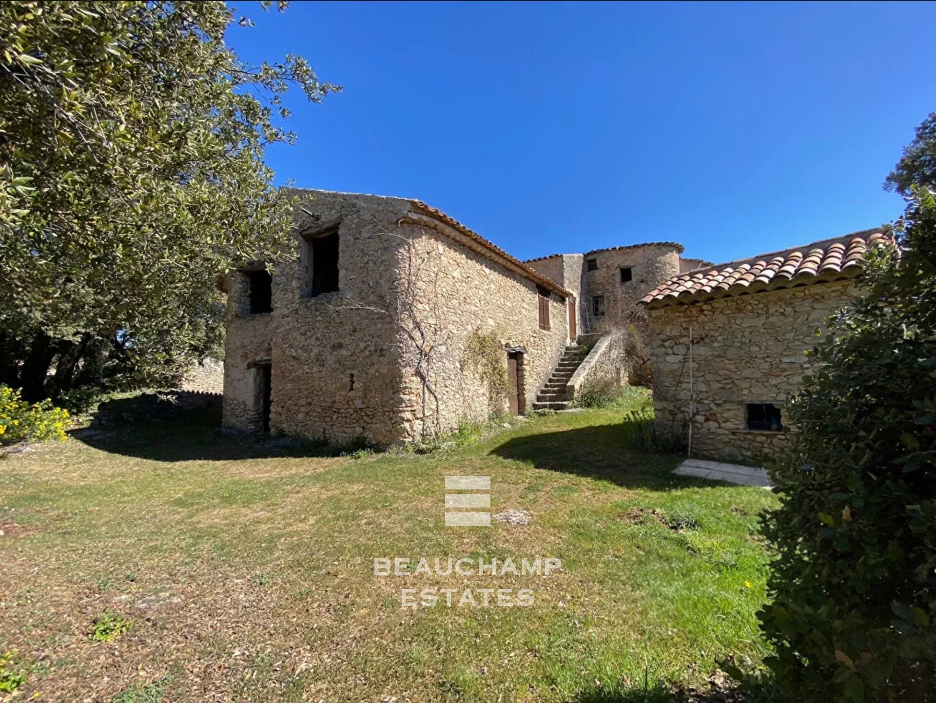Bastide en pierre 7 chambres - Fox-Amphoux