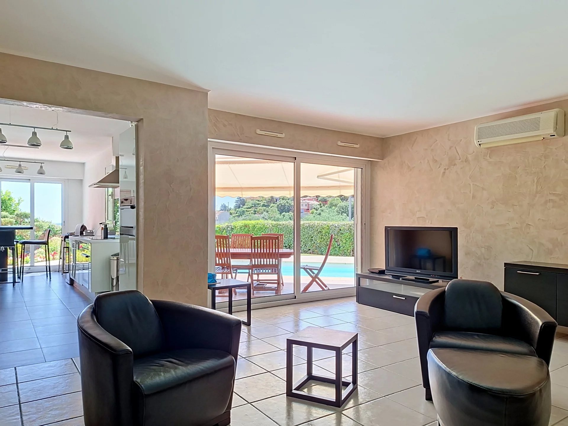 VENTE APT-VILLA AVEC VUE PANORAMIQUE, JARDIN PRIVATIF ET PISCINE
