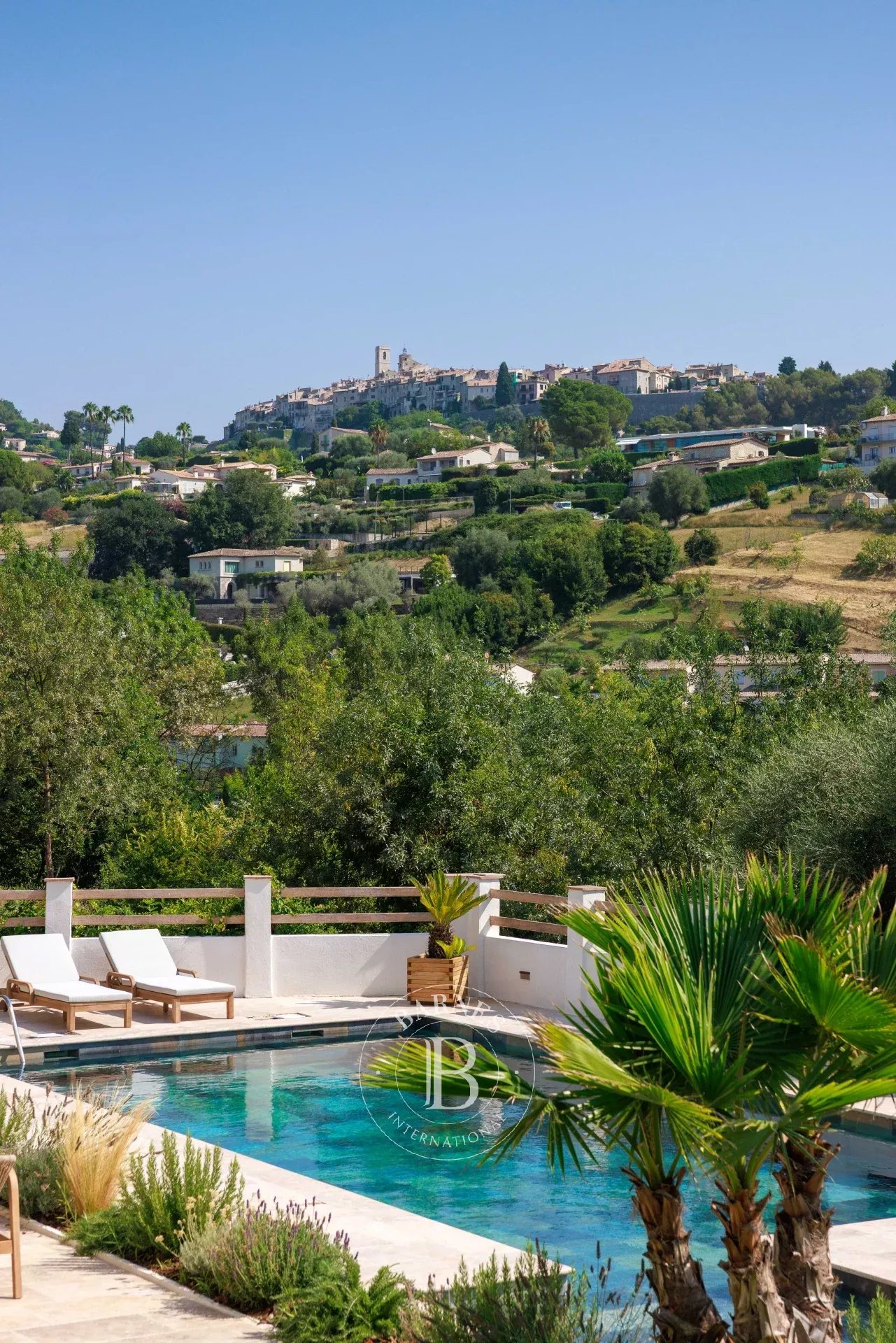 Élégante villa rénovée avec vue panoramique sur Saint-Paul de Vence