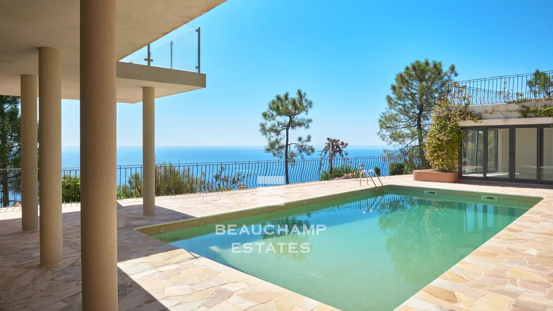 Villa contemporaine neuve avec vue mer