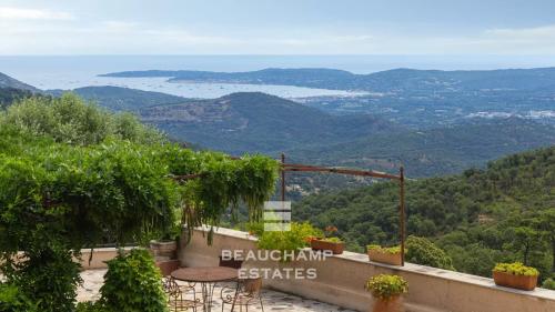 Villa de charme avec piscine et vue