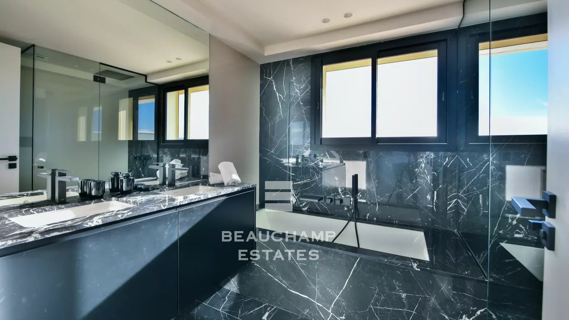 Penthouse 4 chambres en avec vue mer panoramique - Cannes Centre