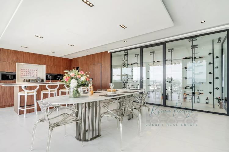 Villa contemporaine avec vue panoramique sur le Golfe de Saint-Tropez – Gassin