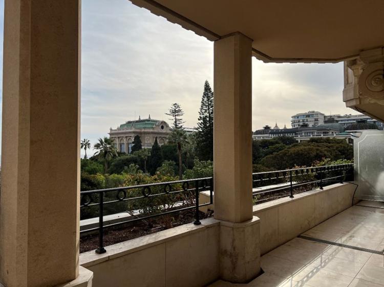 5 PIÈCES EN PLEIN CENTRE DE MONACO