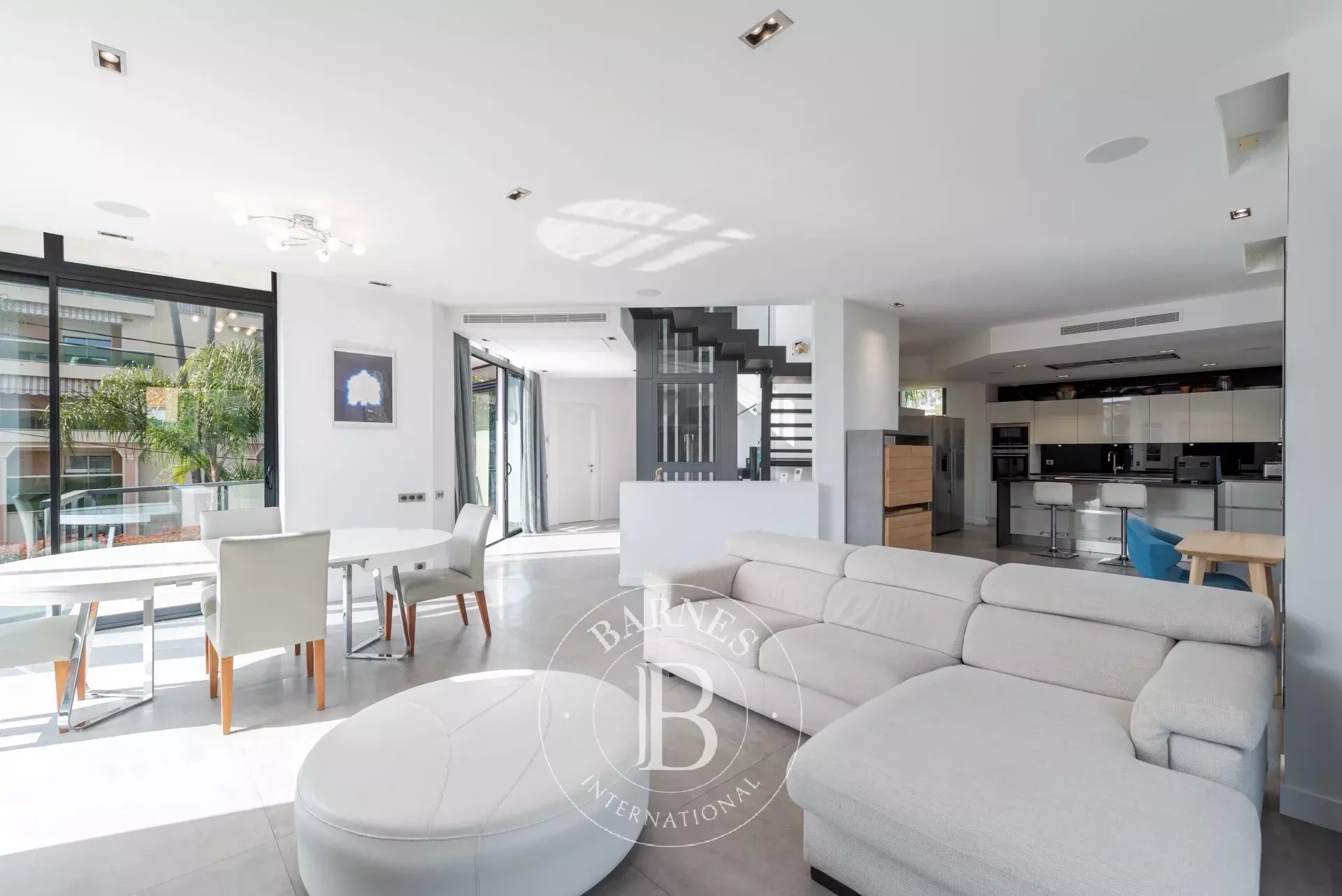 Superbe villa contemporaine avec piscine à 100 m de la plage