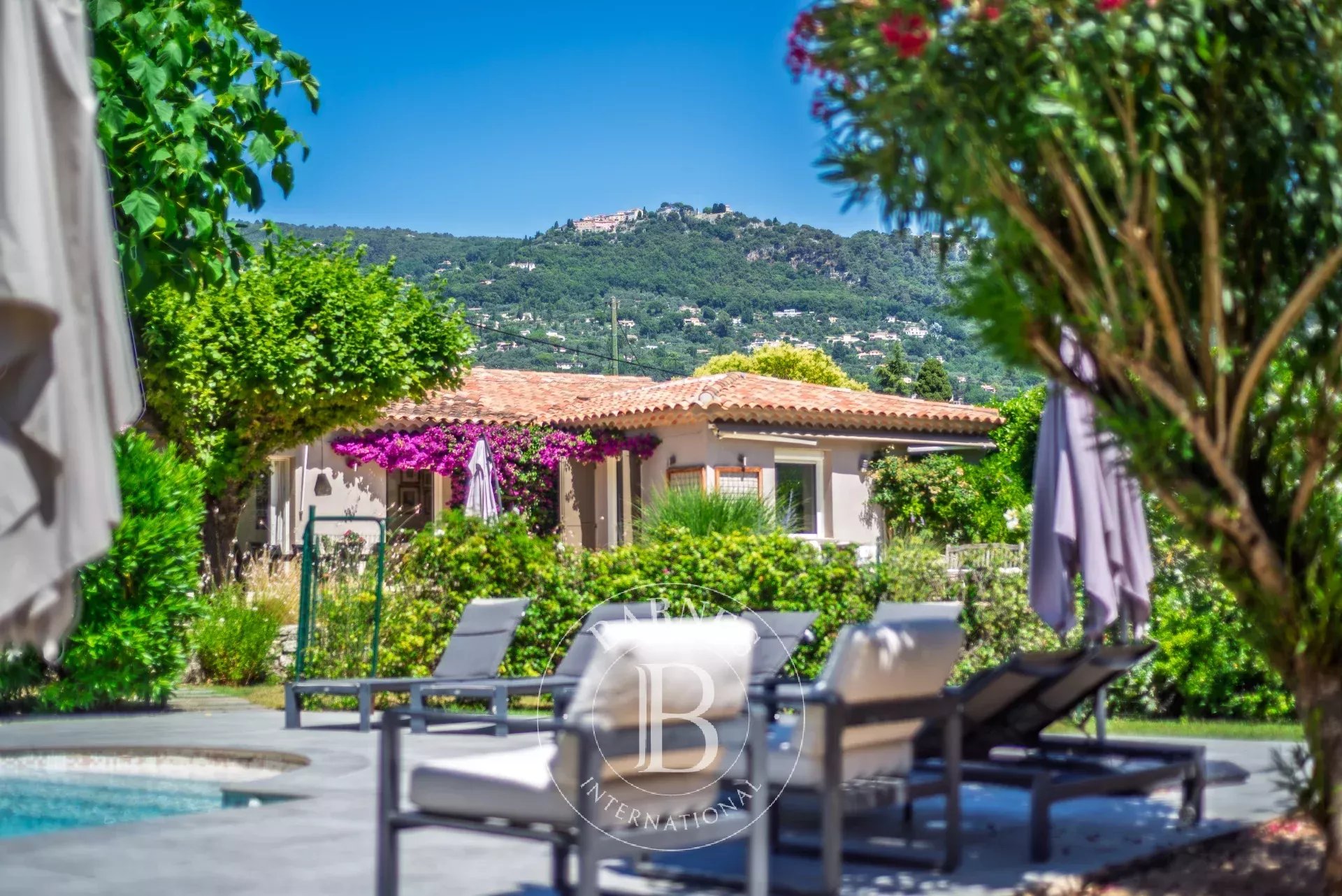 Peymeinade - Proche Grasse - Villa entièrement rénovée - 7 chambres
