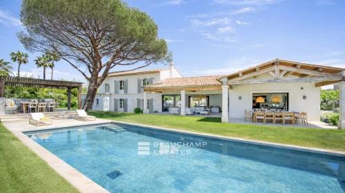 Villa neuve chic à deux pas du centre de Saint-Tropez et de la plage des Canoubiers