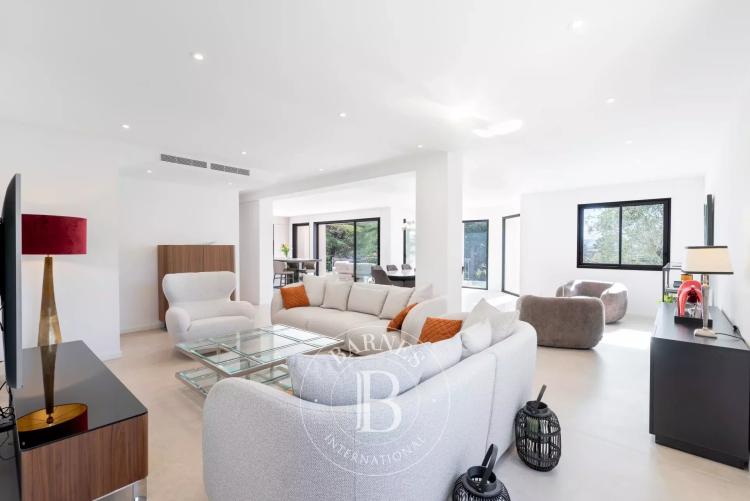 5 mn du village de Valbonne - Villa rénovée 5 chambres - Au calme absolu