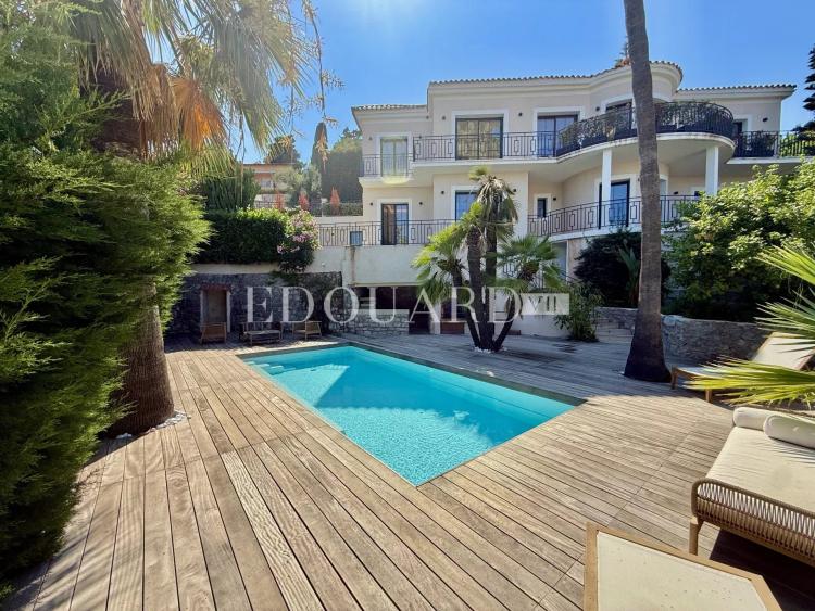 Superbe villa contemporaine avec piscine, une oasis de lumière au cœur de Roquebrune Cap Martin