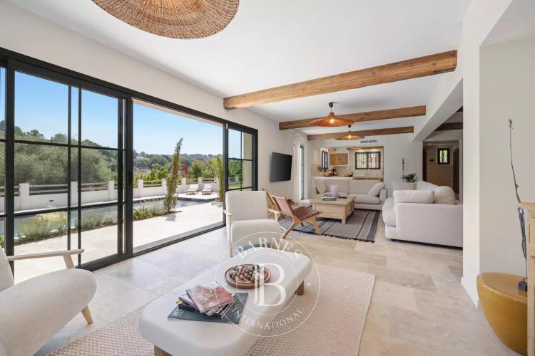 Élégante villa rénovée avec vue panoramique sur Saint-Paul de Vence