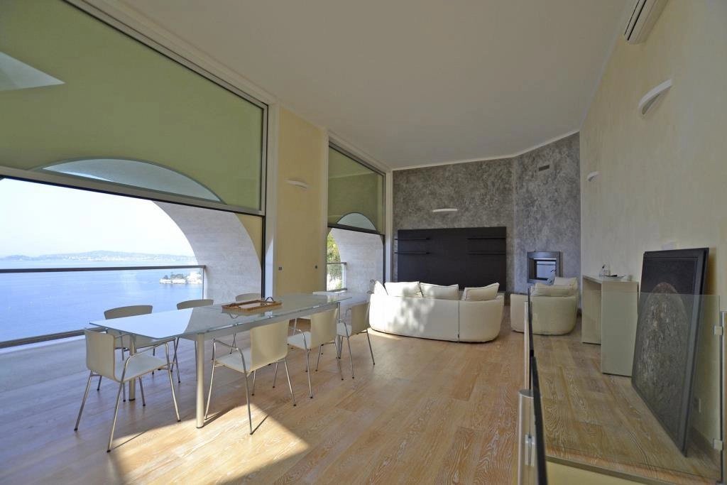 Cap d'Ail - Location - Villa moderne dans un domaine privé avec accès à la plage