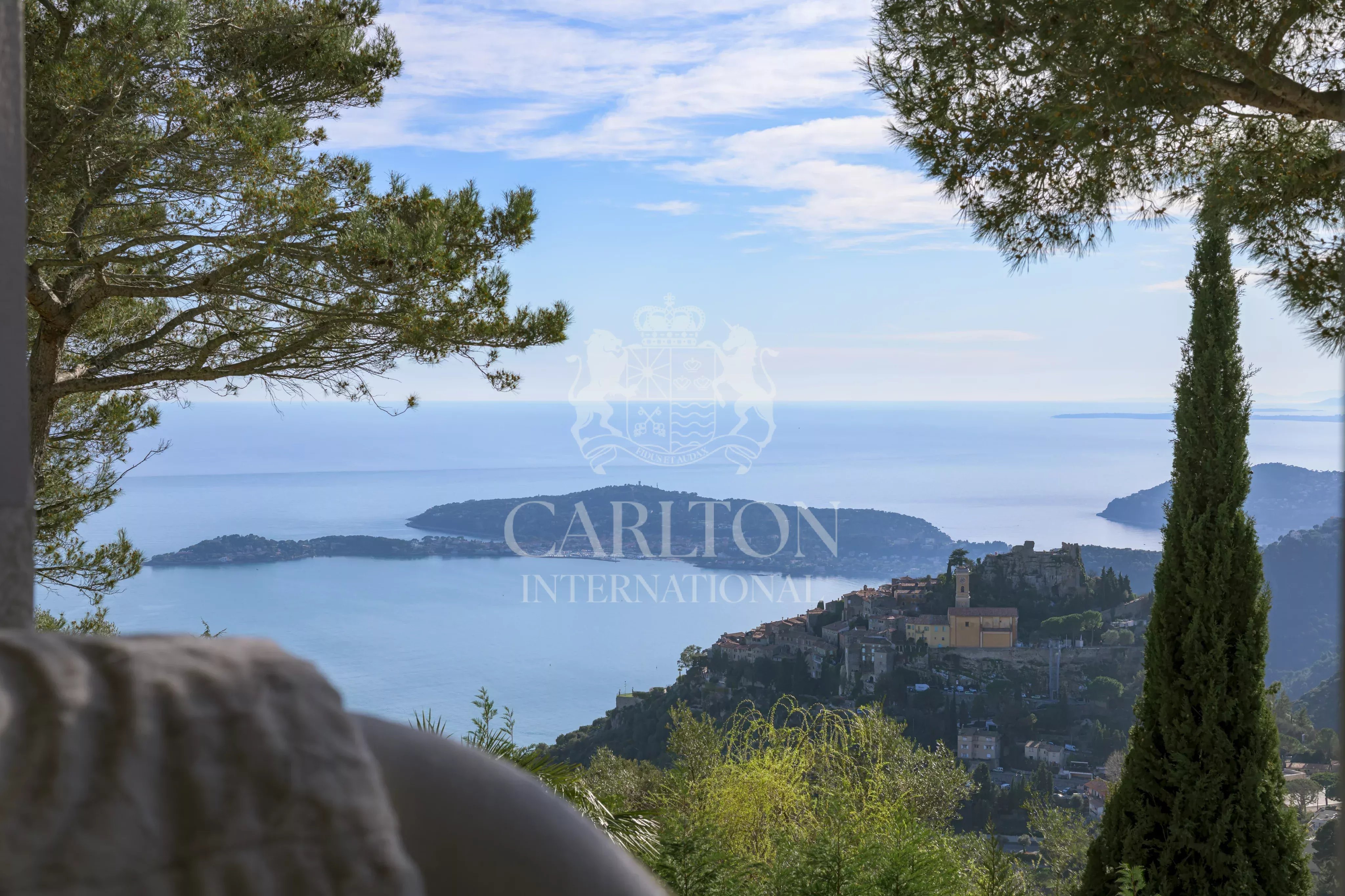 Èze – Élégante villa provençale avec vue mer exceptionnelle
