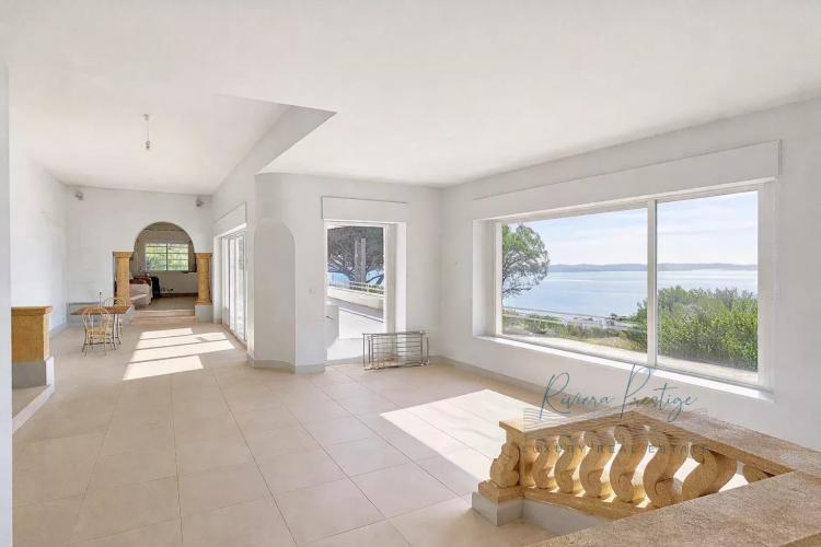 Villa avec vue mer panoramique sur la baie de Saint-Tropez