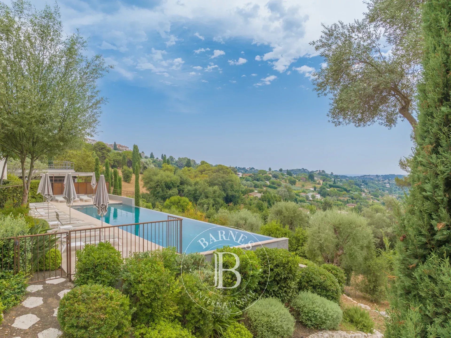 Saint-Paul de Vence – Appartement d’exception avec vaste terrasse et vue mer