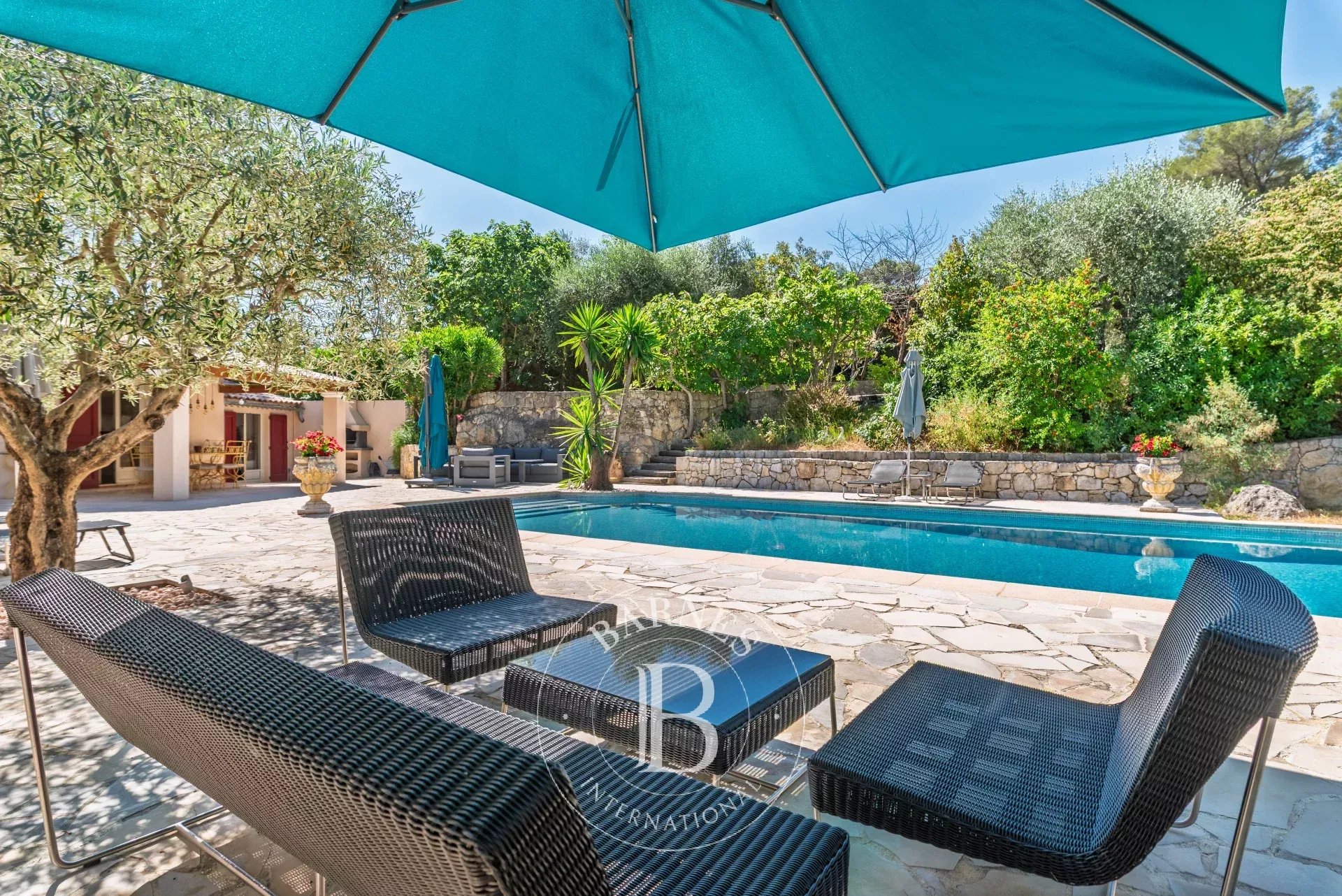 Peymeinade - Villa rénovée au calme absolu avec piscine