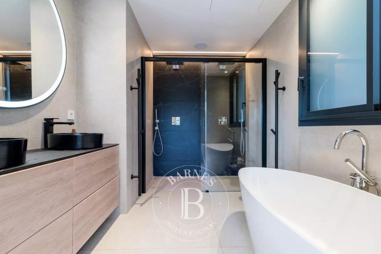 5mn de Valbonne - Magnifique maison contemporaine – 5 chambres – Domotique – Piscine – Studio indépendant