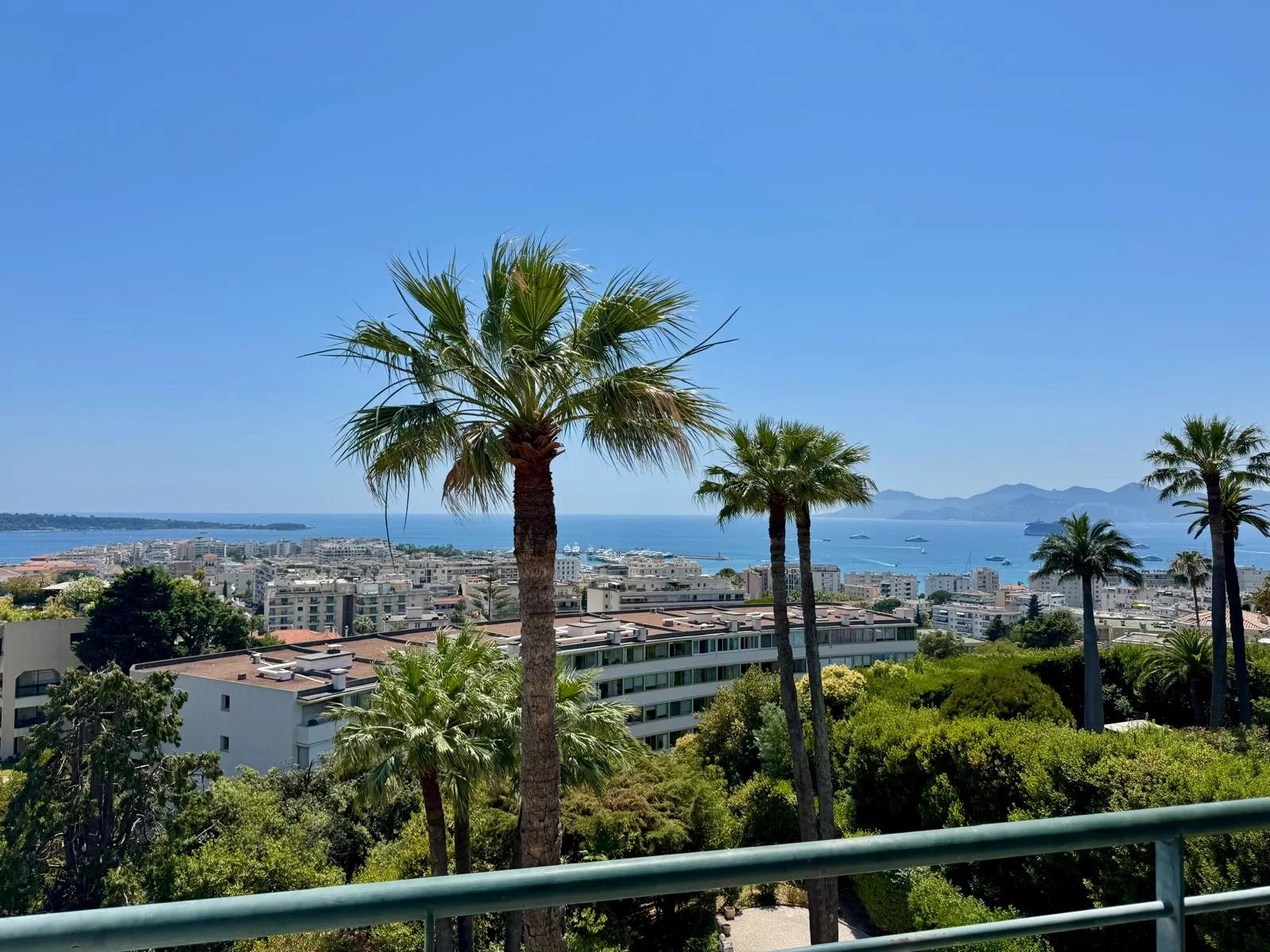 CANNES BASSE CALIFORNIE - DERNIER ETAGE - TERRASSE - VUE MER PANORAMIQUE