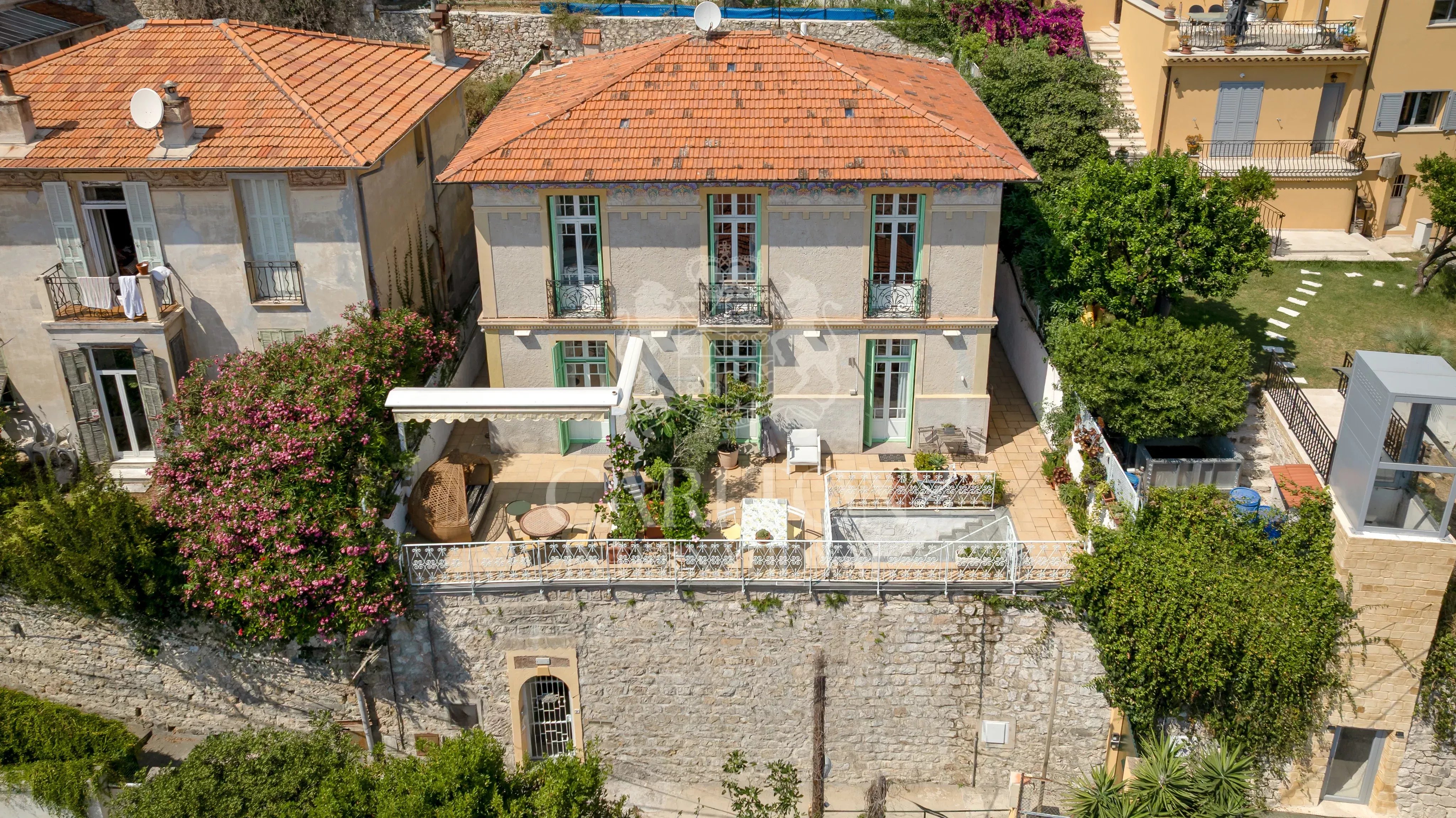 Villa  avec vue mer et accès facile au centre-ville - Opportunité d'investissement