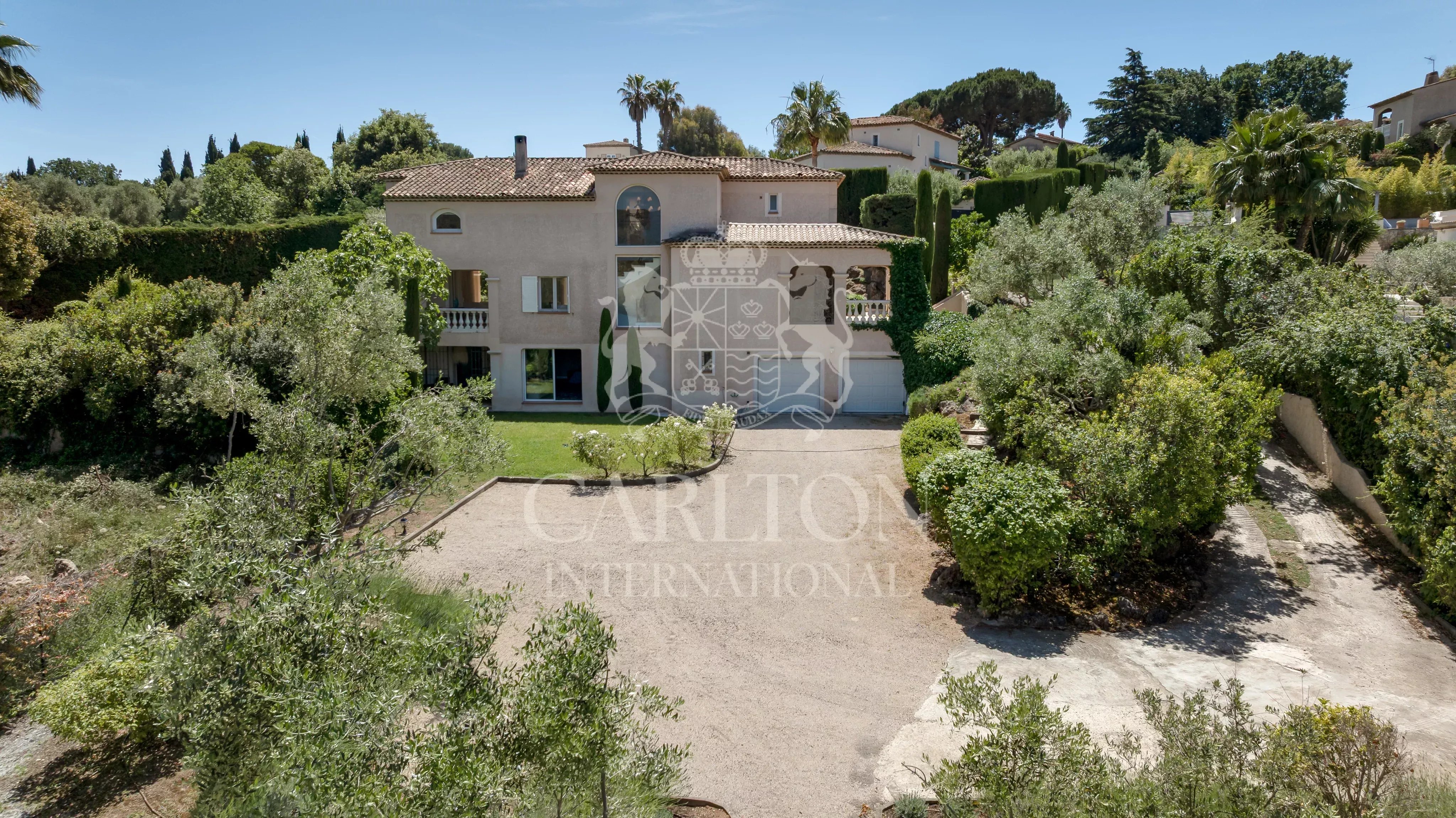 Biot – Élégante propriété au sein d’un domaine privé sécurisé