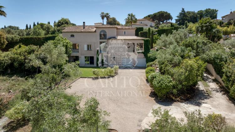 Biot – Élégante propriété au sein d’un domaine privé sécurisé