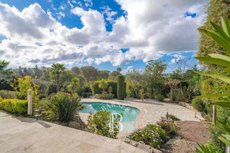 SAINT-RAPHAËL - VILLA DE QUALITÉ AVEC PISCINE DANS UN DOMAINE SÉCURISÉ